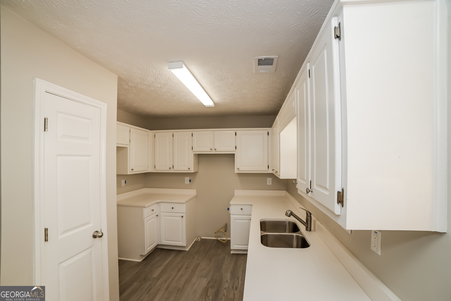 1097 Hidden Brook Trail Atlanta, GA 30349 - Photo 5 of 17