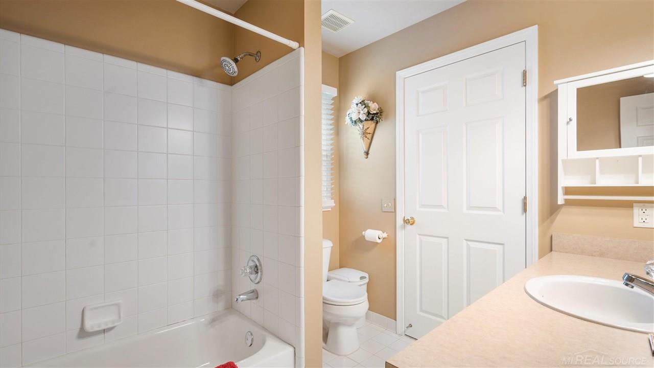 1724 Chase Rochester, MI 48307 - Photo 16 of 37 50083026-15.JPG