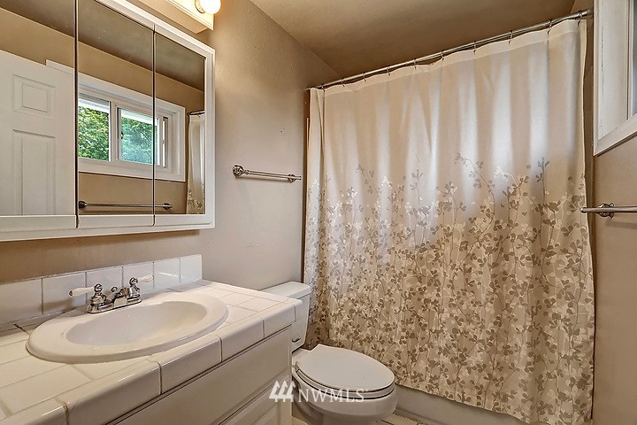 12915 Southeast 160th Street Renton, WA 98058 - Photo 11 of 23 Gallery Image 11