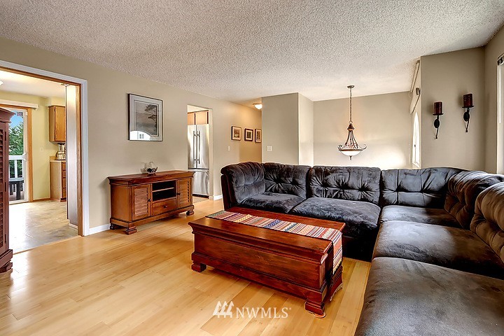 12915 Southeast 160th Street Renton, WA 98058 - Photo 5 of 23 Gallery Image 5
