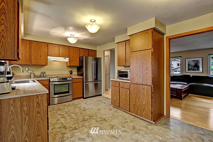 12915 Southeast 160th Street Renton, WA 98058 - Photo 6 of 23 Gallery Image 6