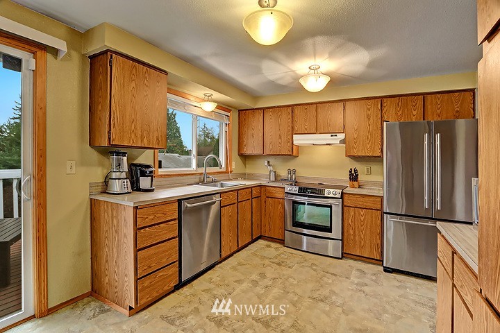 12915 Southeast 160th Street Renton, WA 98058 - Photo 7 of 23 Gallery Image 7