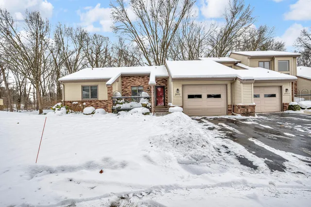 $260,000 | 2815 South Wood Dale Drive, Jackson, MI 49203
