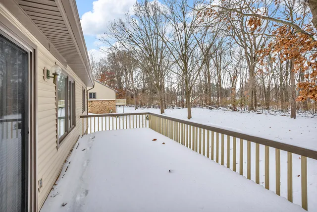 $260,000 | 2815 South Wood Dale Drive, Jackson, MI 49203