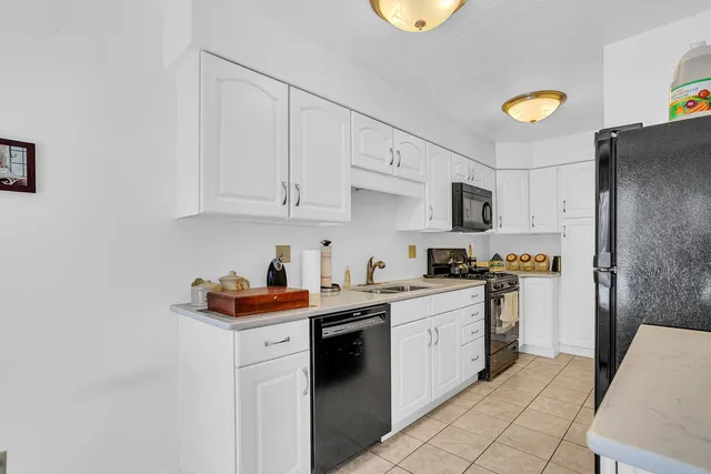 $260,000 | 2815 South Wood Dale Drive, Jackson, MI 49203