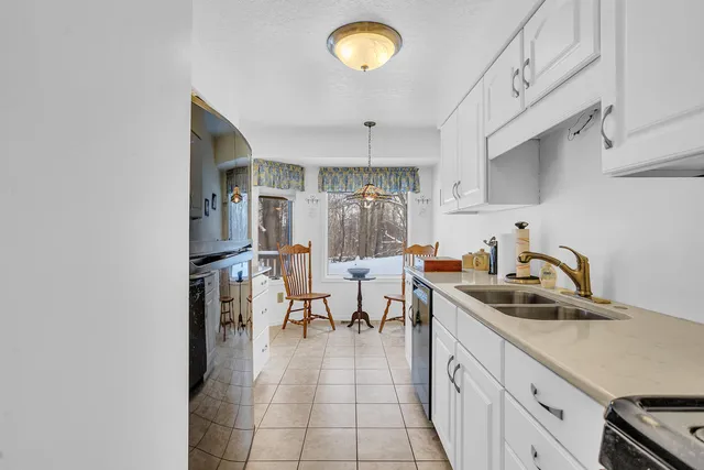 $260,000 | 2815 South Wood Dale Drive, Jackson, MI 49203