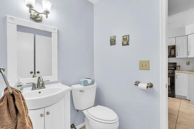 $260,000 | 2815 South Wood Dale Drive, Jackson, MI 49203