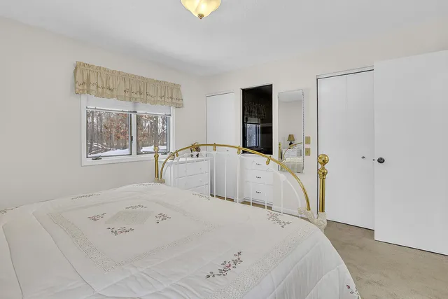 $260,000 | 2815 South Wood Dale Drive, Jackson, MI 49203