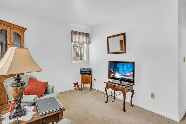 $260,000 | 2815 South Wood Dale Drive, Jackson, MI 49203