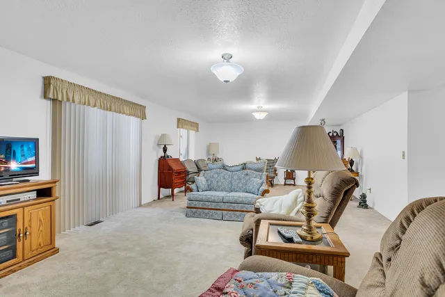 $260,000 | 2815 South Wood Dale Drive, Jackson, MI 49203