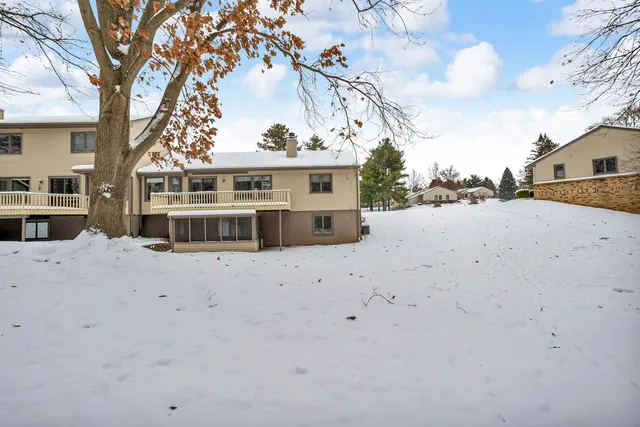 $260,000 | 2815 South Wood Dale Drive, Jackson, MI 49203