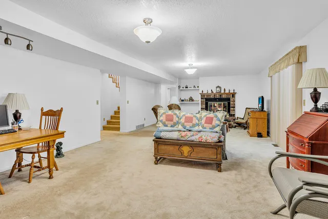 $260,000 | 2815 South Wood Dale Drive, Jackson, MI 49203