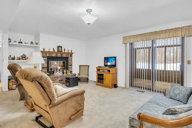 $260,000 | 2815 South Wood Dale Drive, Jackson, MI 49203