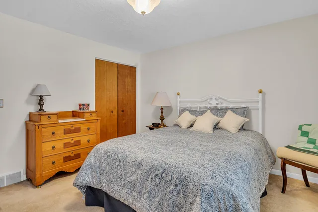 $260,000 | 2815 South Wood Dale Drive, Jackson, MI 49203