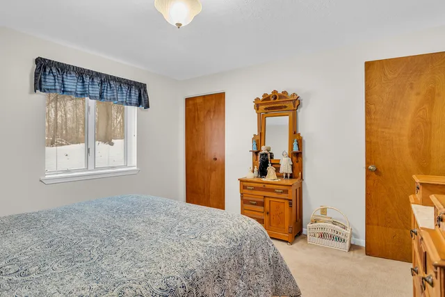 $260,000 | 2815 South Wood Dale Drive, Jackson, MI 49203