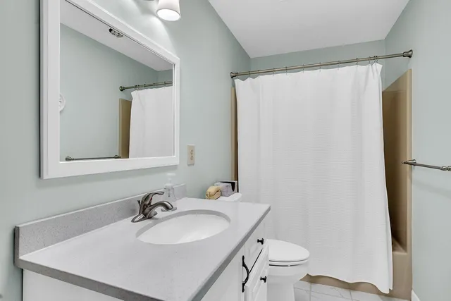 $260,000 | 2815 South Wood Dale Drive, Jackson, MI 49203