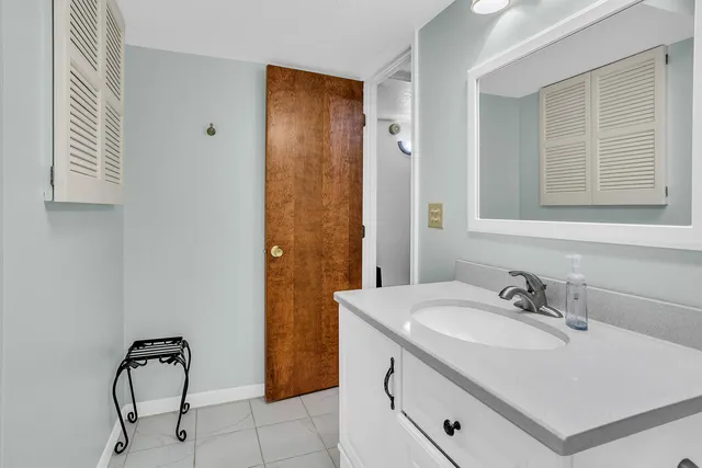 $260,000 | 2815 South Wood Dale Drive, Jackson, MI 49203