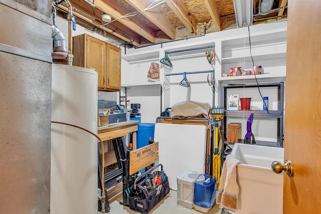 $260,000 | 2815 South Wood Dale Drive, Jackson, MI 49203