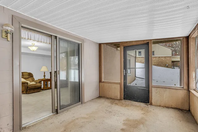 $260,000 | 2815 South Wood Dale Drive, Jackson, MI 49203