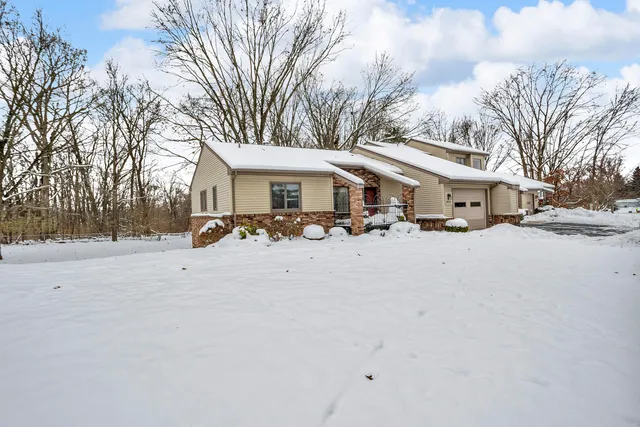 $260,000 | 2815 South Wood Dale Drive, Jackson, MI 49203