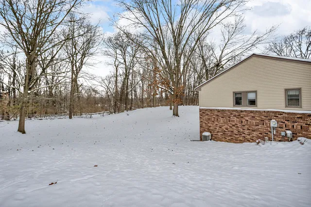 $260,000 | 2815 South Wood Dale Drive, Jackson, MI 49203