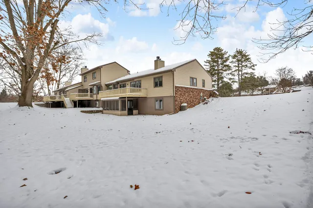 $260,000 | 2815 South Wood Dale Drive, Jackson, MI 49203