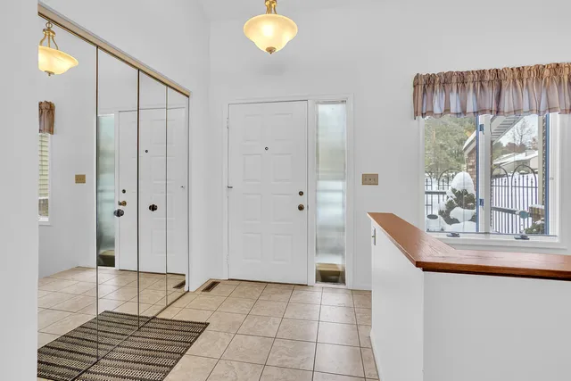 $260,000 | 2815 South Wood Dale Drive, Jackson, MI 49203