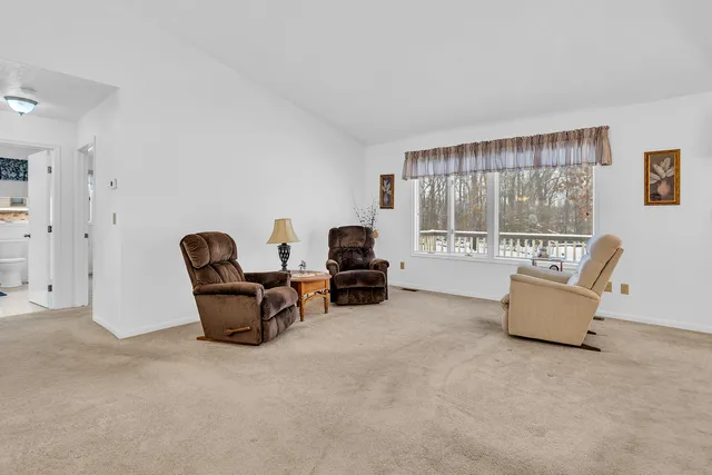 $260,000 | 2815 South Wood Dale Drive, Jackson, MI 49203