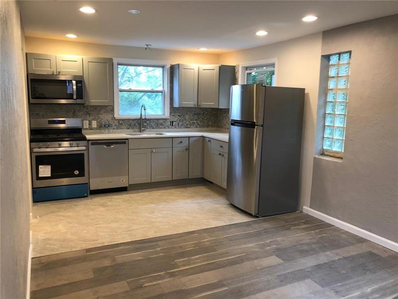 1532 Collins Road Pittsburgh, PA 15221 - Photo 3 of 10 Gallery Image 3