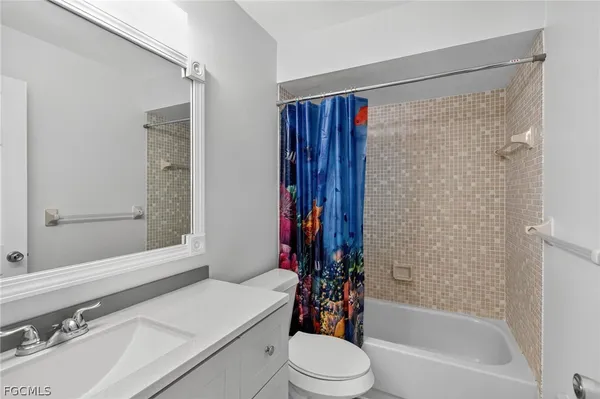 $1,700 | 1118 Southwest 48th Terrace, Unit 203, Cape Coral, FL 33914