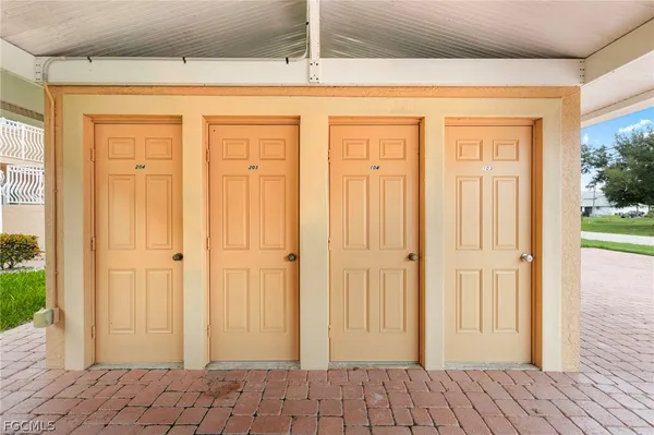 $1,700 | 1118 Southwest 48th Terrace, Unit 203, Cape Coral, FL 33914