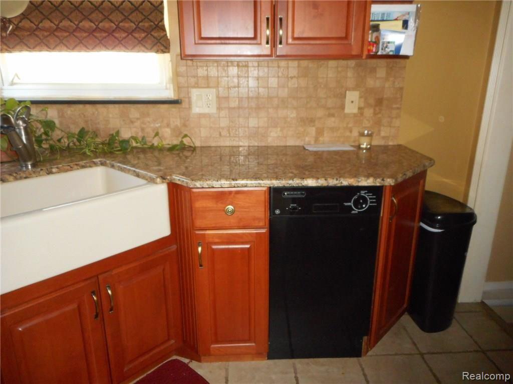 17544 Clark Street Riverview, MI 48193 - Photo 21 of 61 DISHWASHER