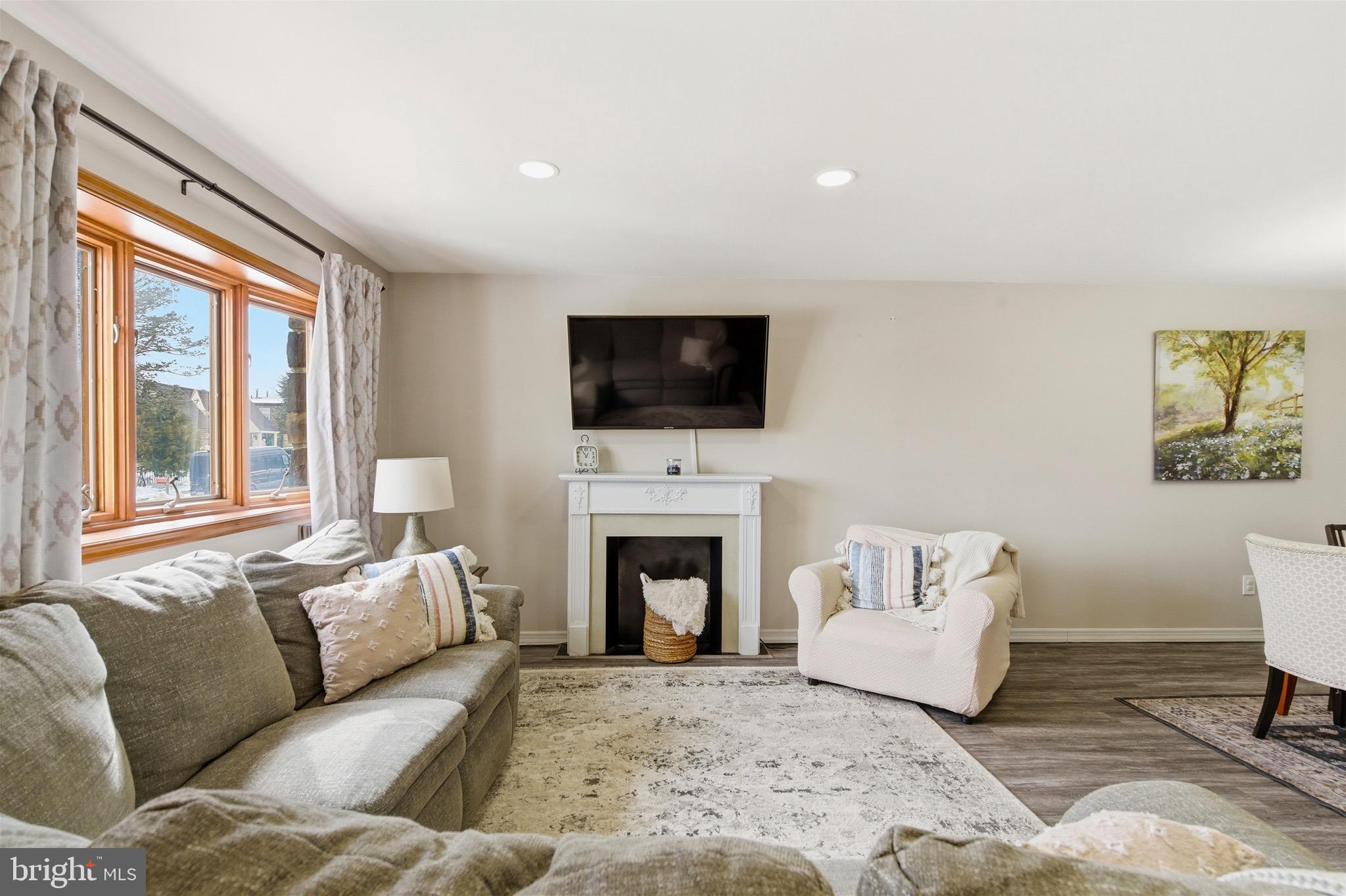 15136 Ina Drive Philadelphia, PA 19116 - Photo 7 of 33