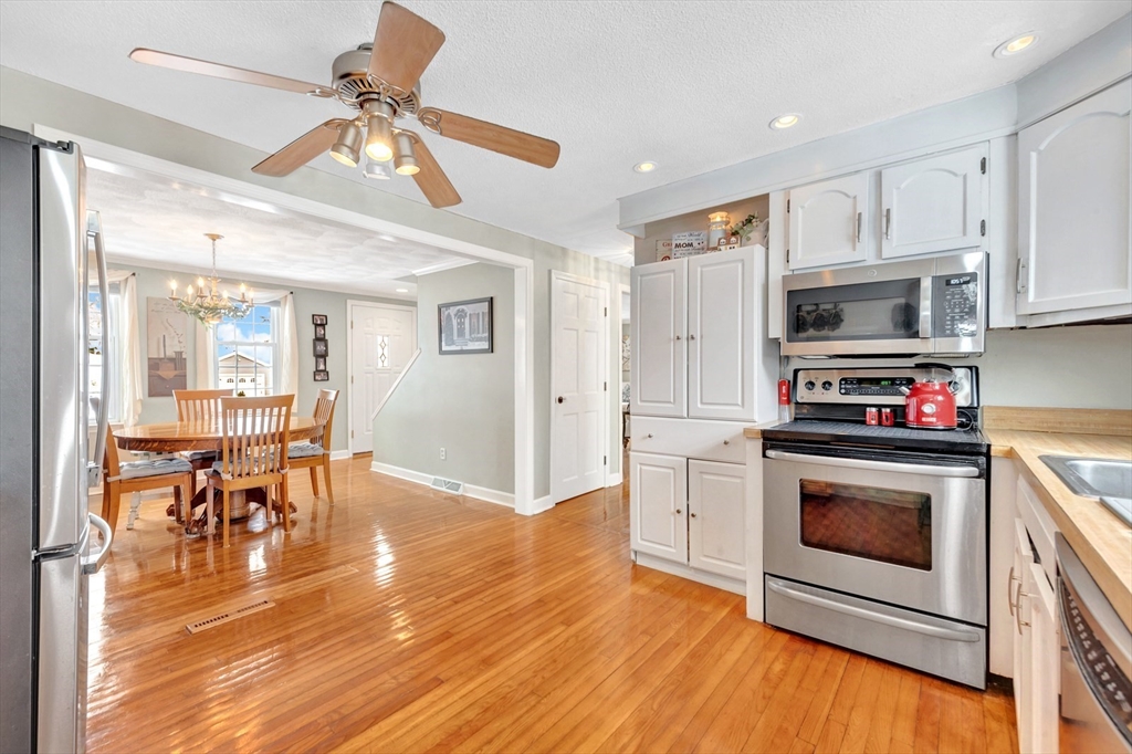 4 Colburn Street Burlington, MA 01803 - Photo 11 of 39