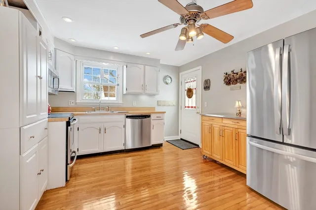 $742,900 | 4 Colburn Street, Burlington, MA 01803