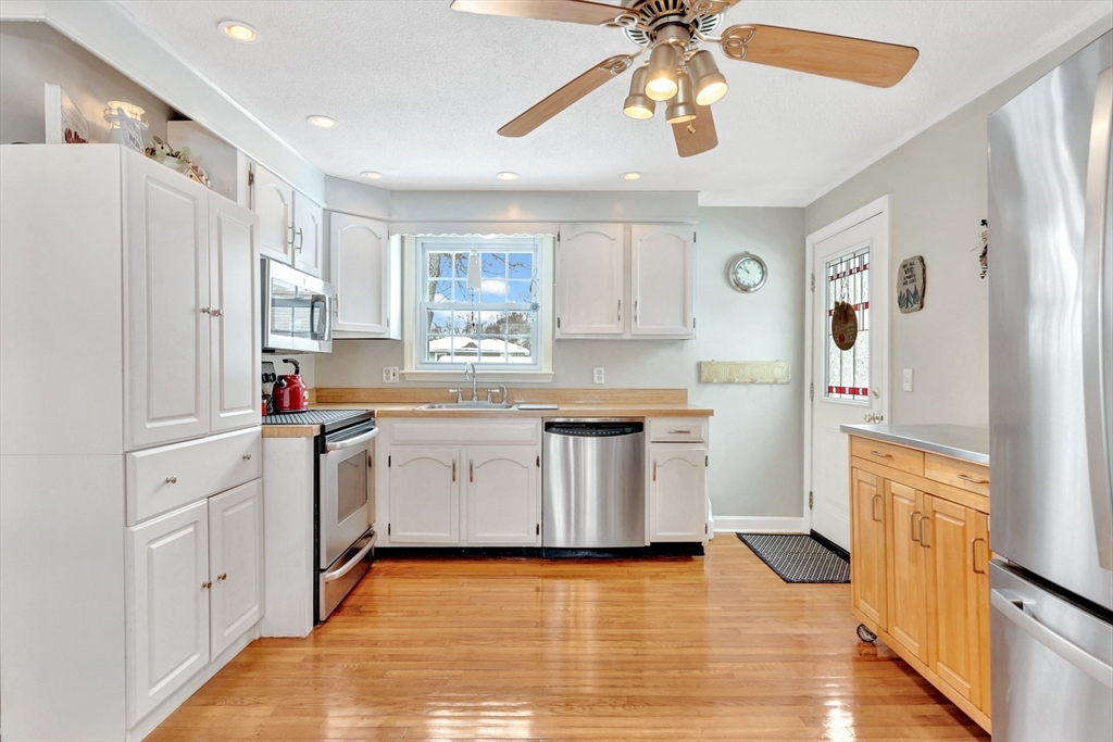 4 Colburn Street Burlington, MA 01803 - Photo 14 of 39