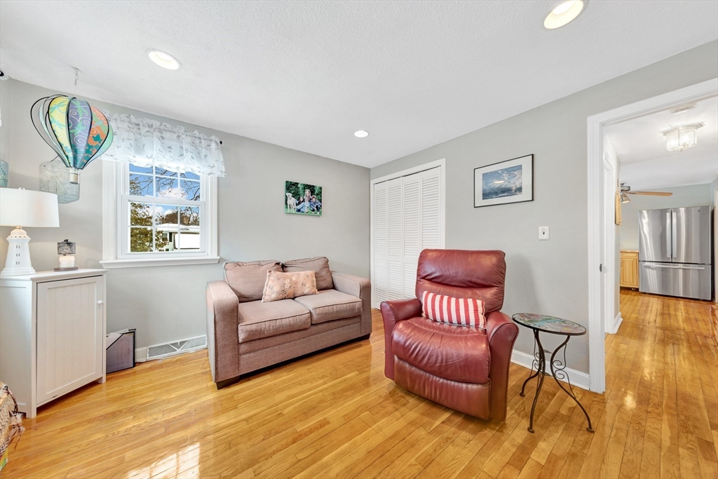 4 Colburn Street Burlington, MA 01803 - Photo 15 of 39