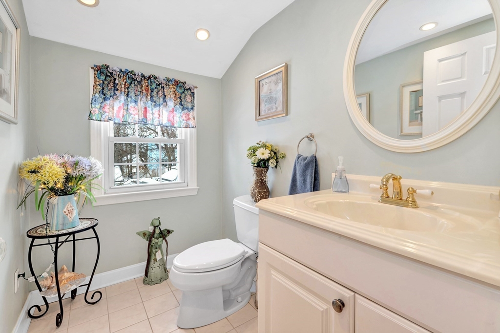 4 Colburn Street Burlington, MA 01803 - Photo 25 of 39