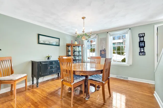 $742,900 | 4 Colburn Street, Burlington, MA 01803