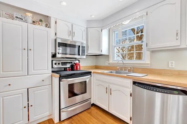 $742,900 | 4 Colburn Street, Burlington, MA 01803