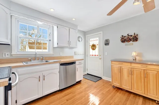 $742,900 | 4 Colburn Street, Burlington, MA 01803