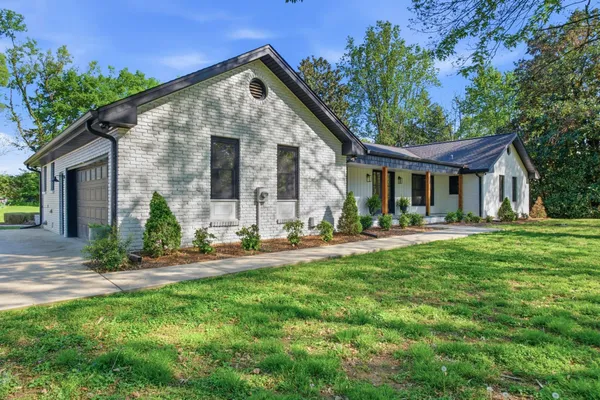 $974,000 | 301 Rosebrook Drive, Gallatin, TN 37066