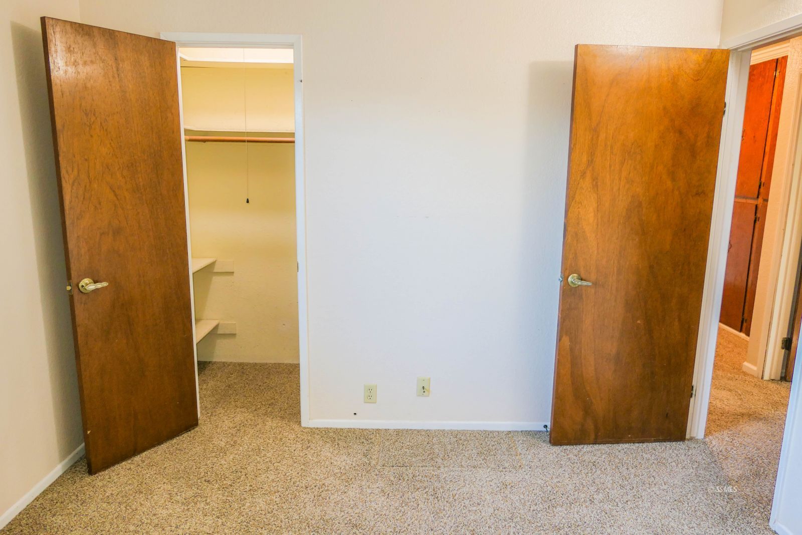 812 South Sunset Street Ridgecrest, CA 93555 - Photo 23 of 40 an empty room with windows