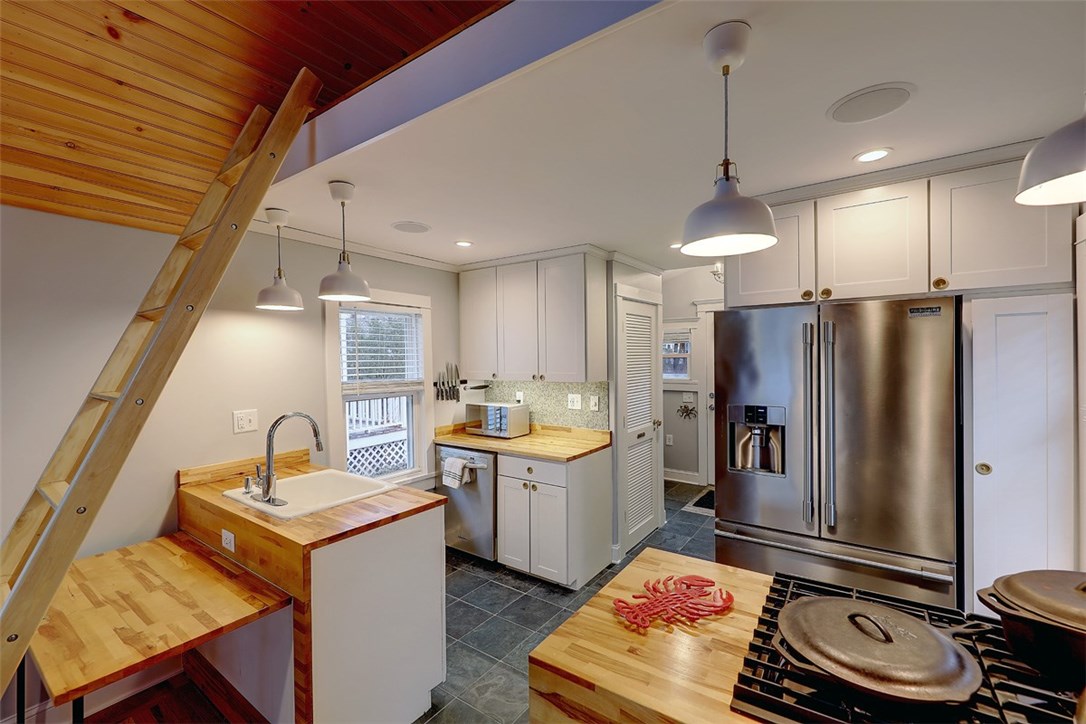7 Locust Terrace Warren, RI 02885 - Photo 11 of 22
