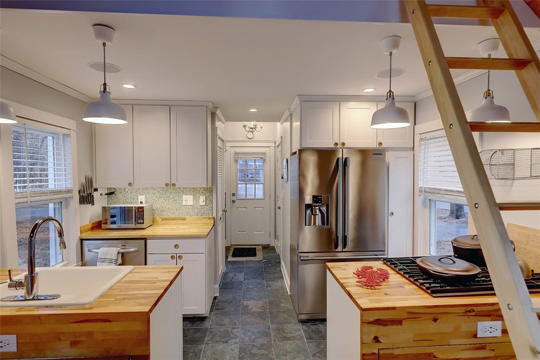 7 Locust Terrace Warren, RI 02885 - Photo 13 of 22