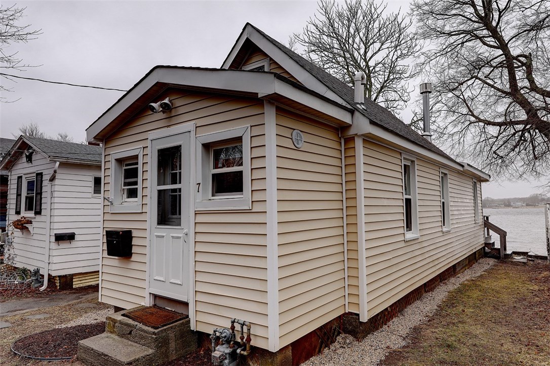 7 Locust Terrace Warren, RI 02885 - Photo 4 of 22