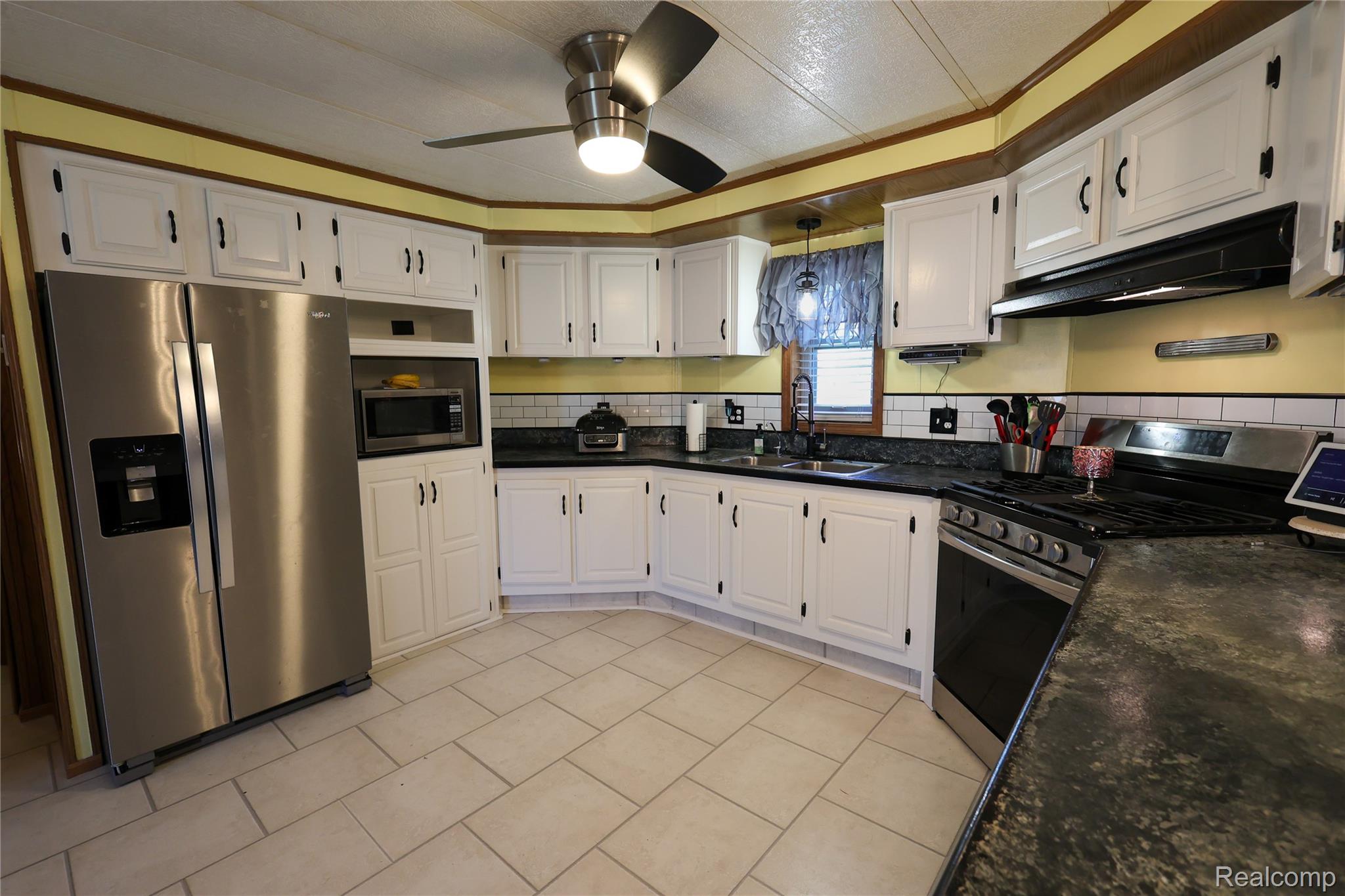 178 Maple Run Mason, MI 48854 - Photo 5 of 18 9Y6A4927.jpg