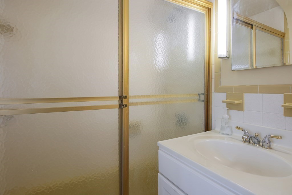 27 St Elmo Road Worcester, MA 01602 - Photo 24 of 34