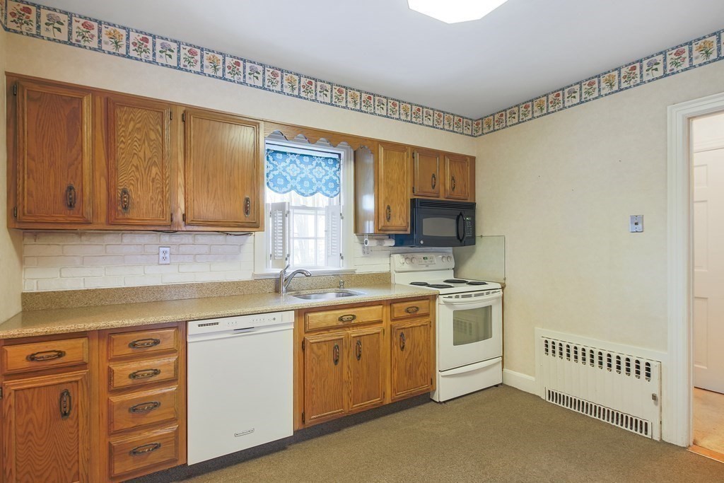 27 St Elmo Road Worcester, MA 01602 - Photo 3 of 34
