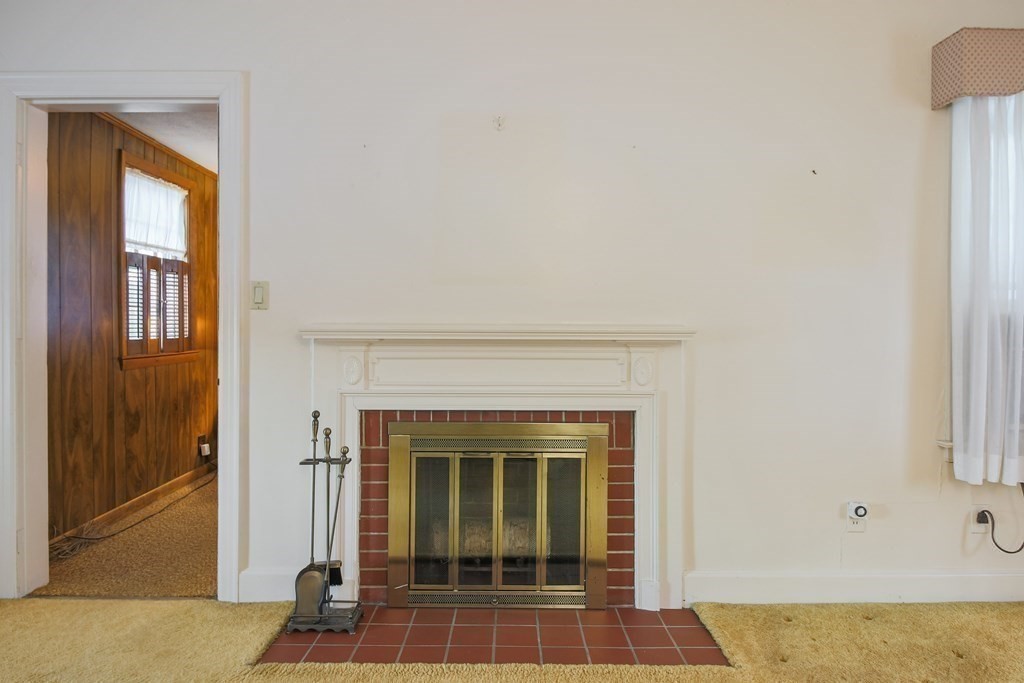27 St Elmo Road Worcester, MA 01602 - Photo 7 of 34